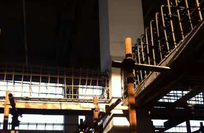 铁门关一厂房梁柱截面加大施工